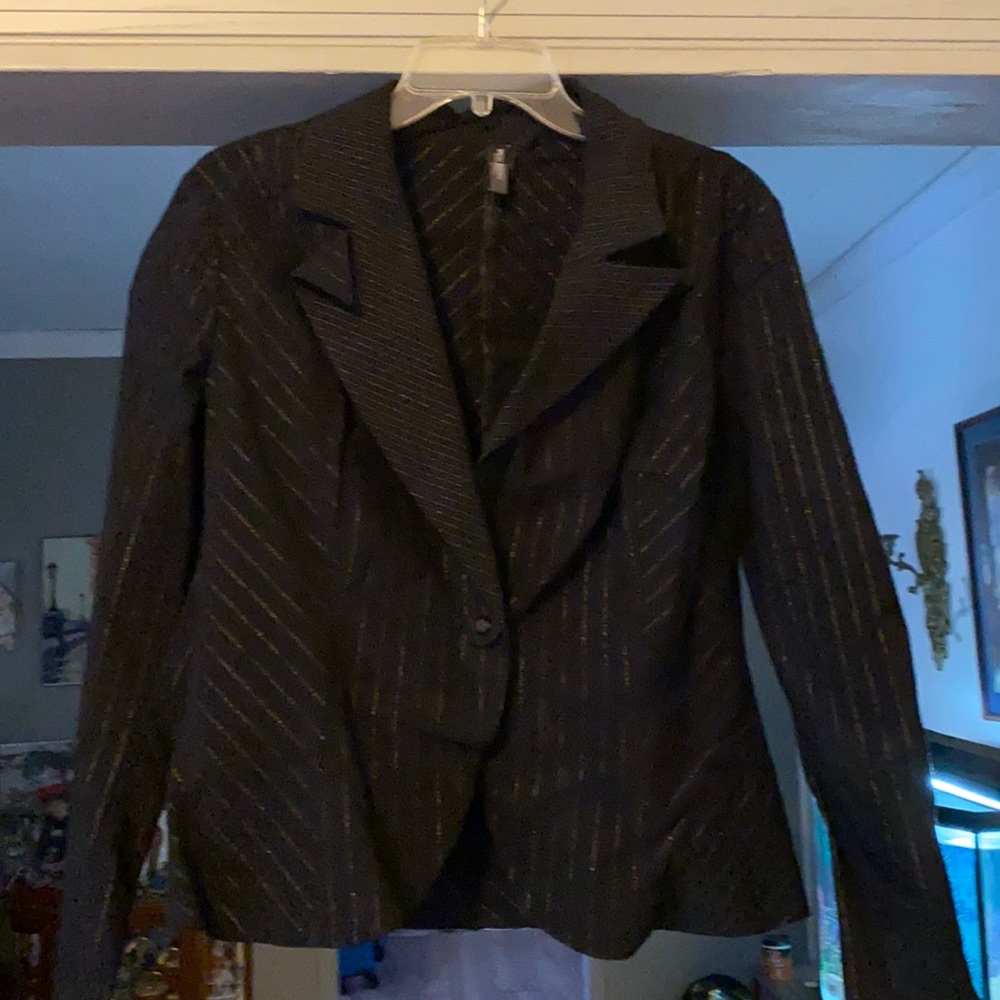 Bisou Bisou fitted  blazer w/ gold pinstripes